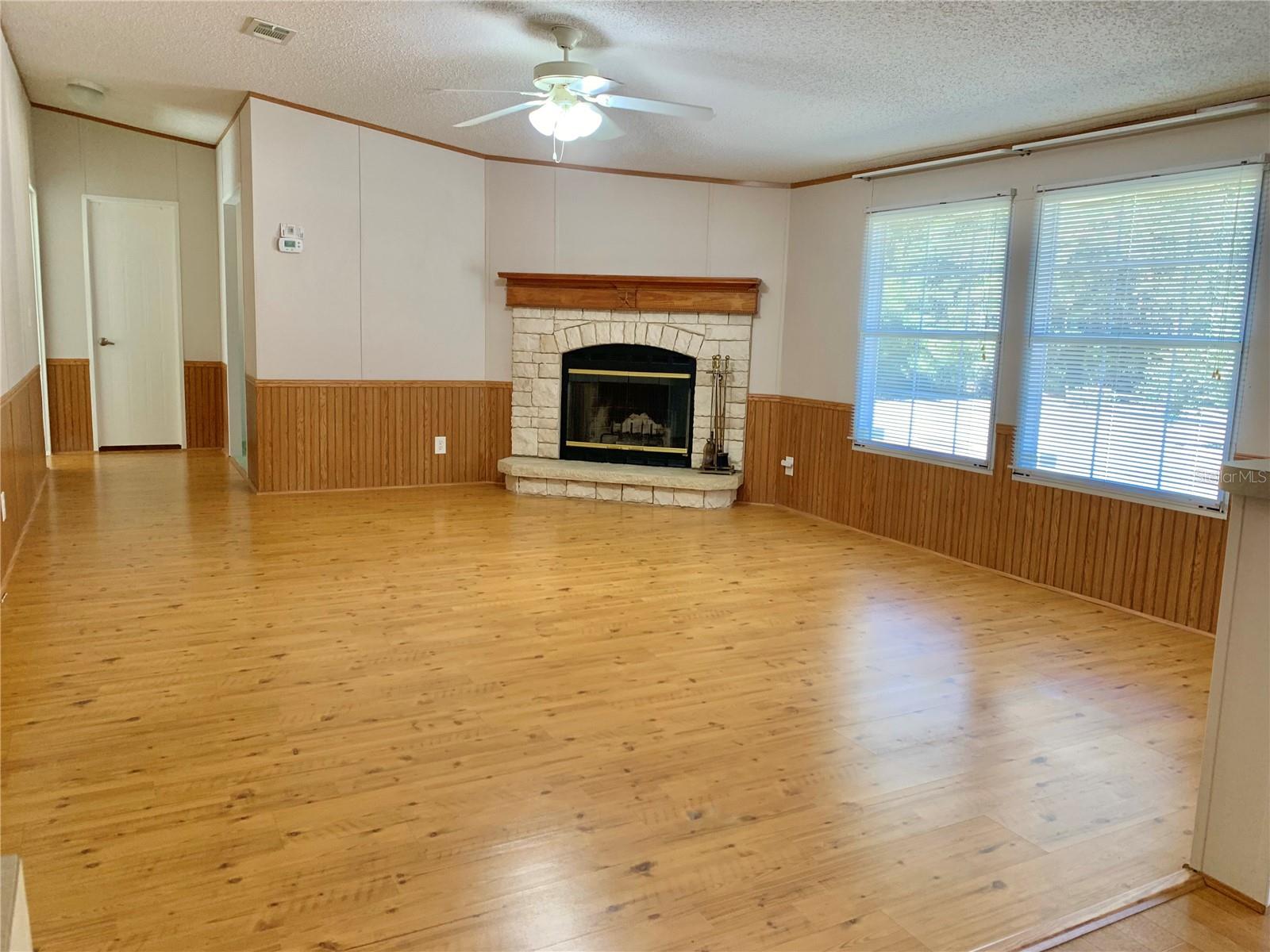 Image 18 of 53 For 12752 9th Place