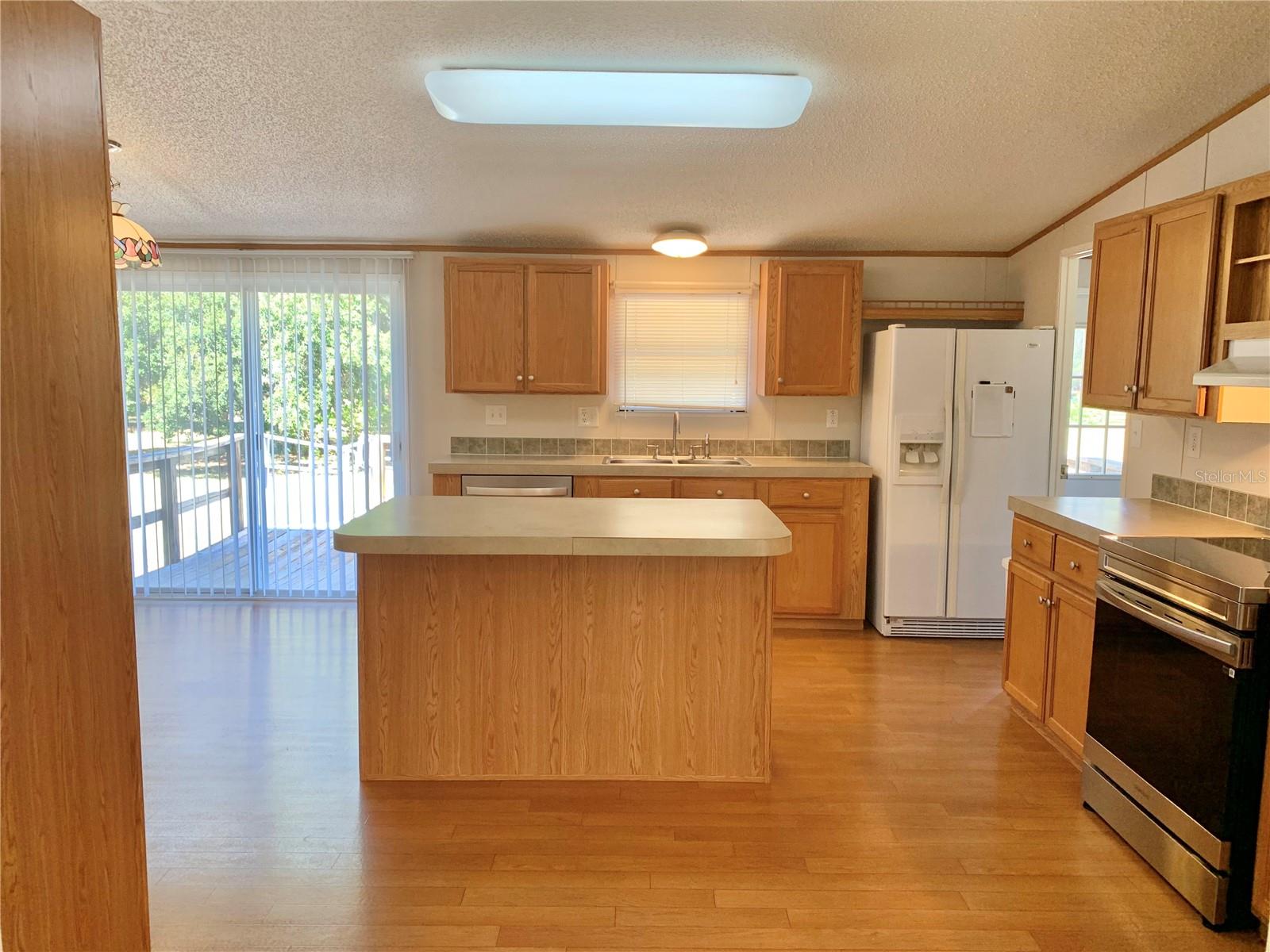 Image 6 of 53 For 12752 9th Place