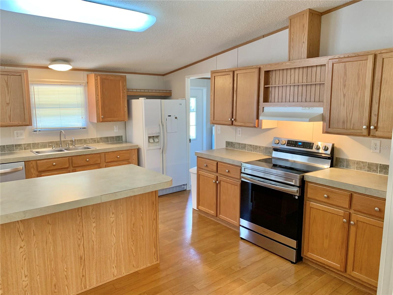 Image 7 of 53 For 12752 9th Place