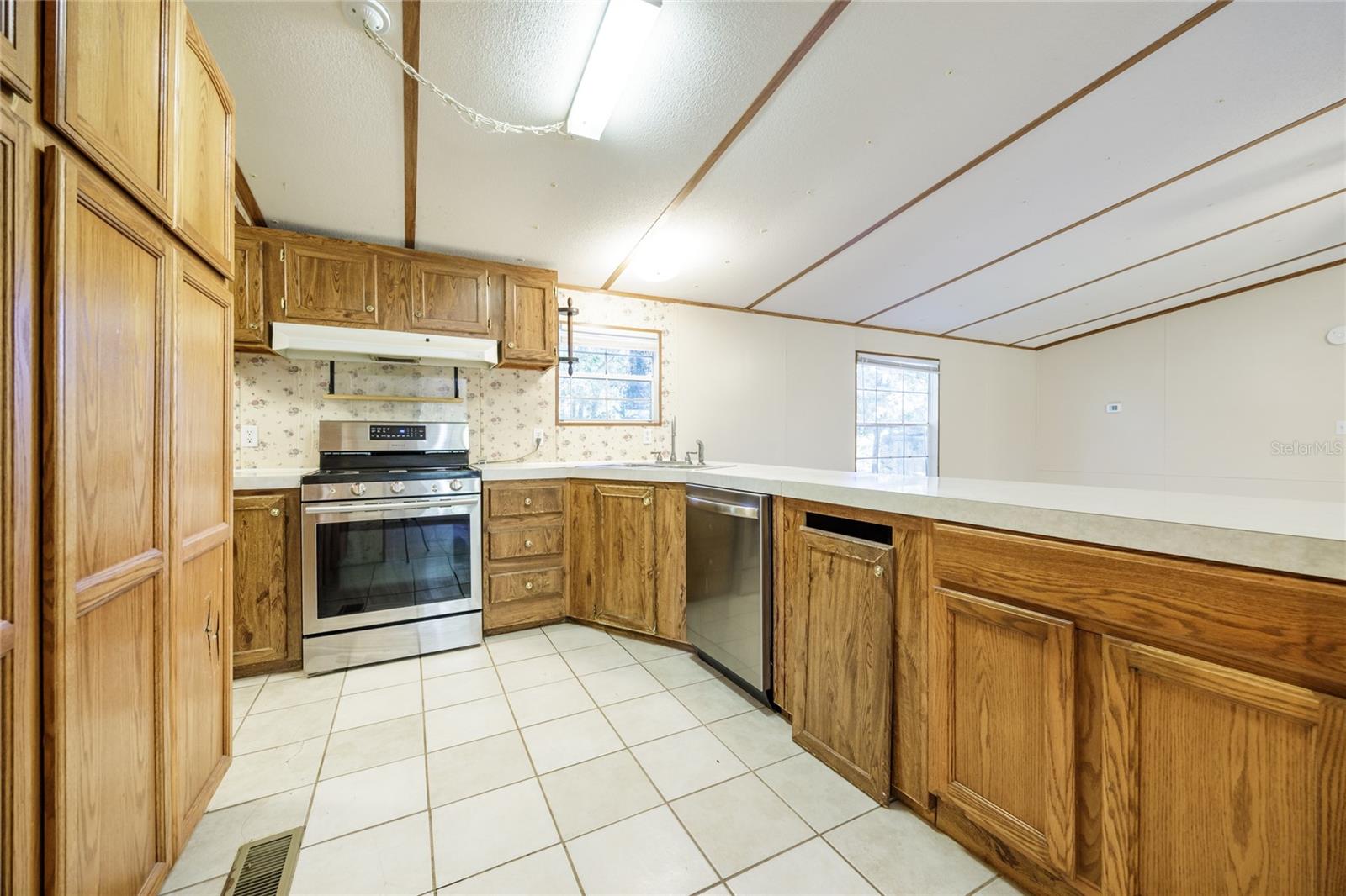 Image 13 of 46 For 7122 200th Terrace