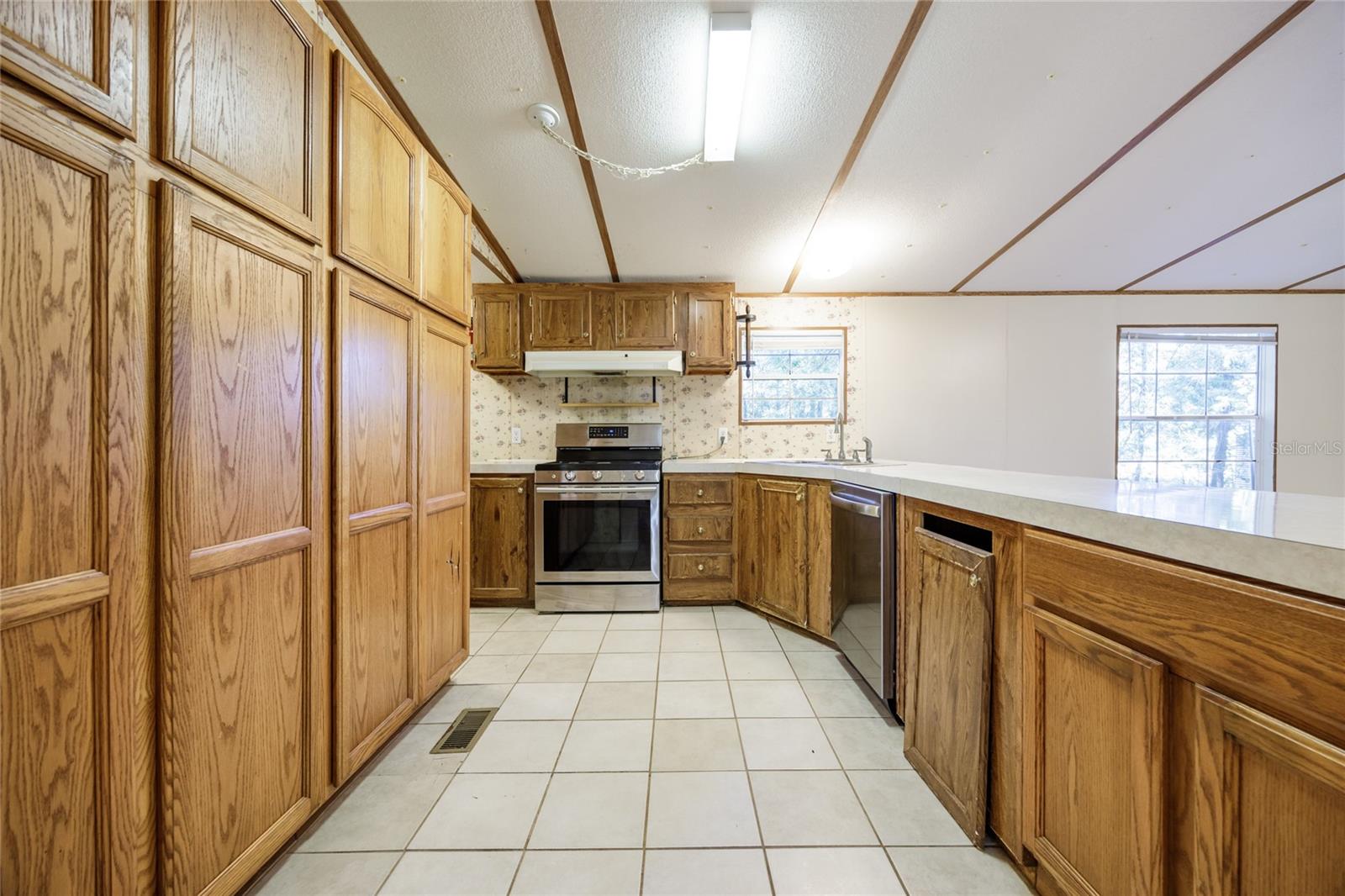 Image 14 of 46 For 7122 200th Terrace