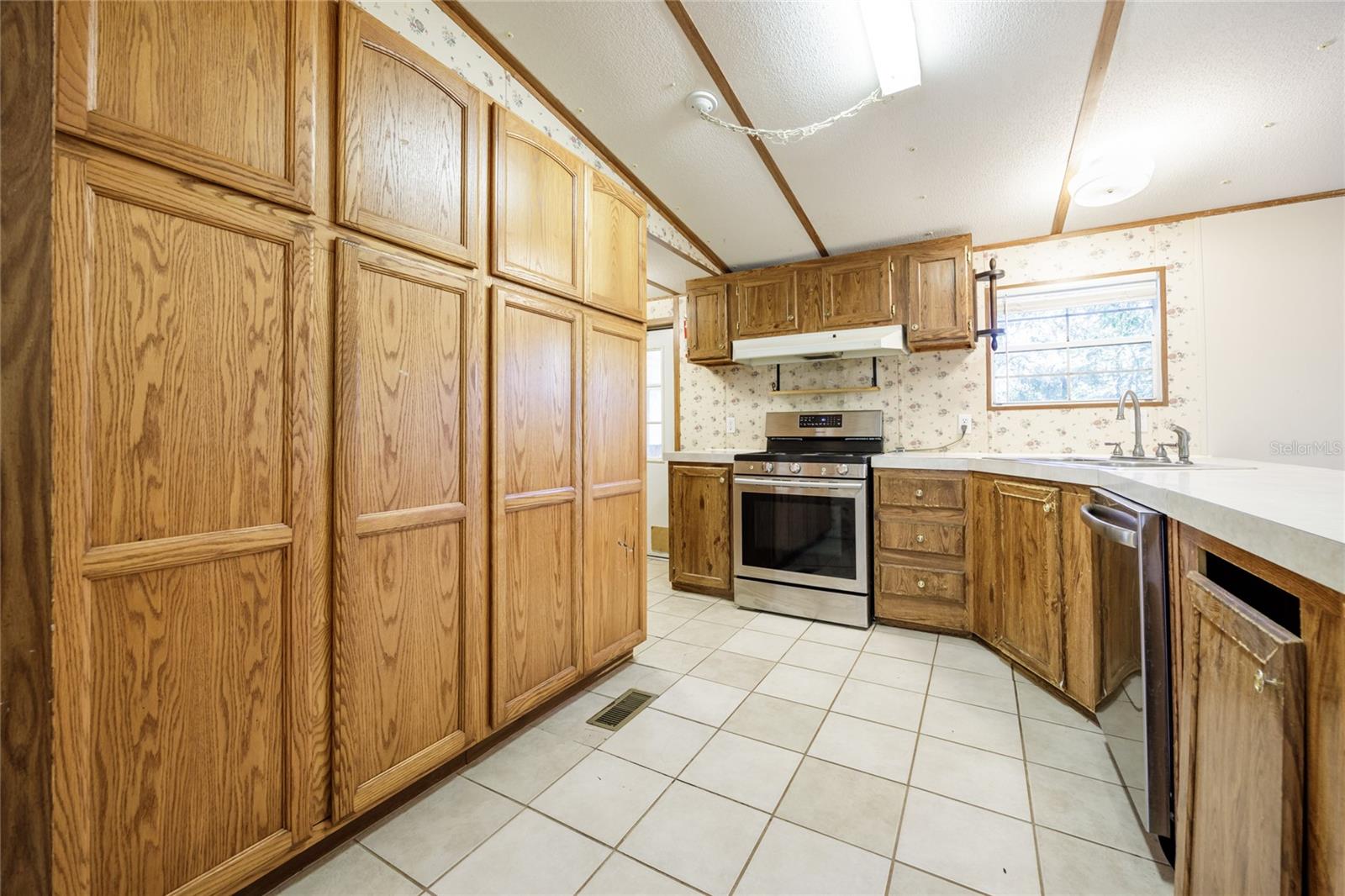 Image 15 of 46 For 7122 200th Terrace