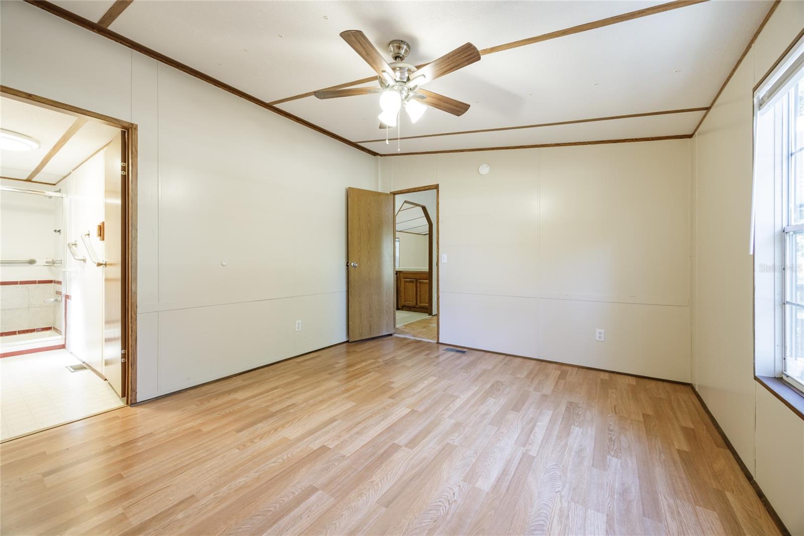 Image 19 of 46 For 7122 200th Terrace