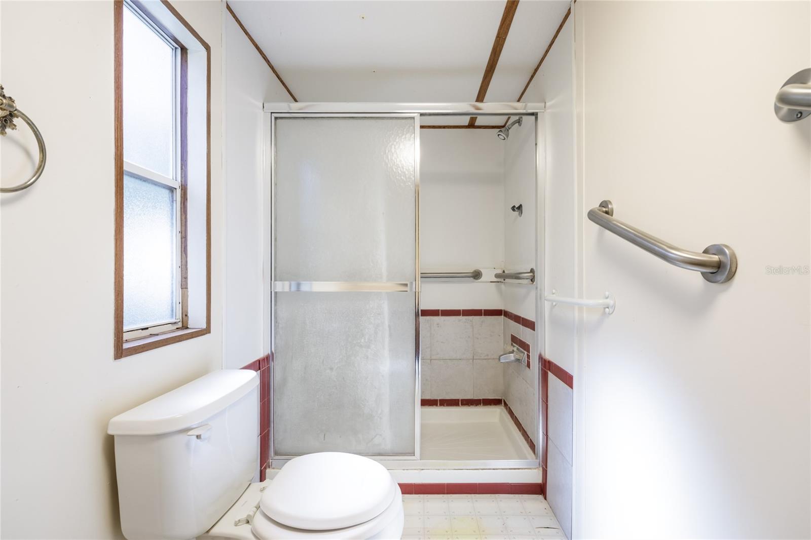 Image 23 of 46 For 7122 200th Terrace