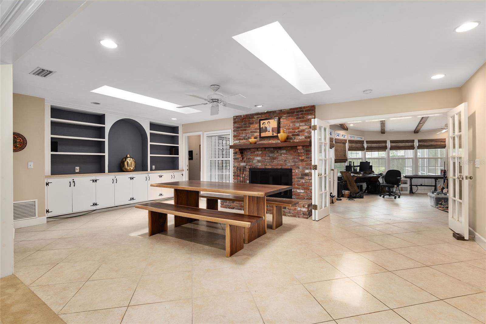 Image 18 of 92 For 2821 12th Place