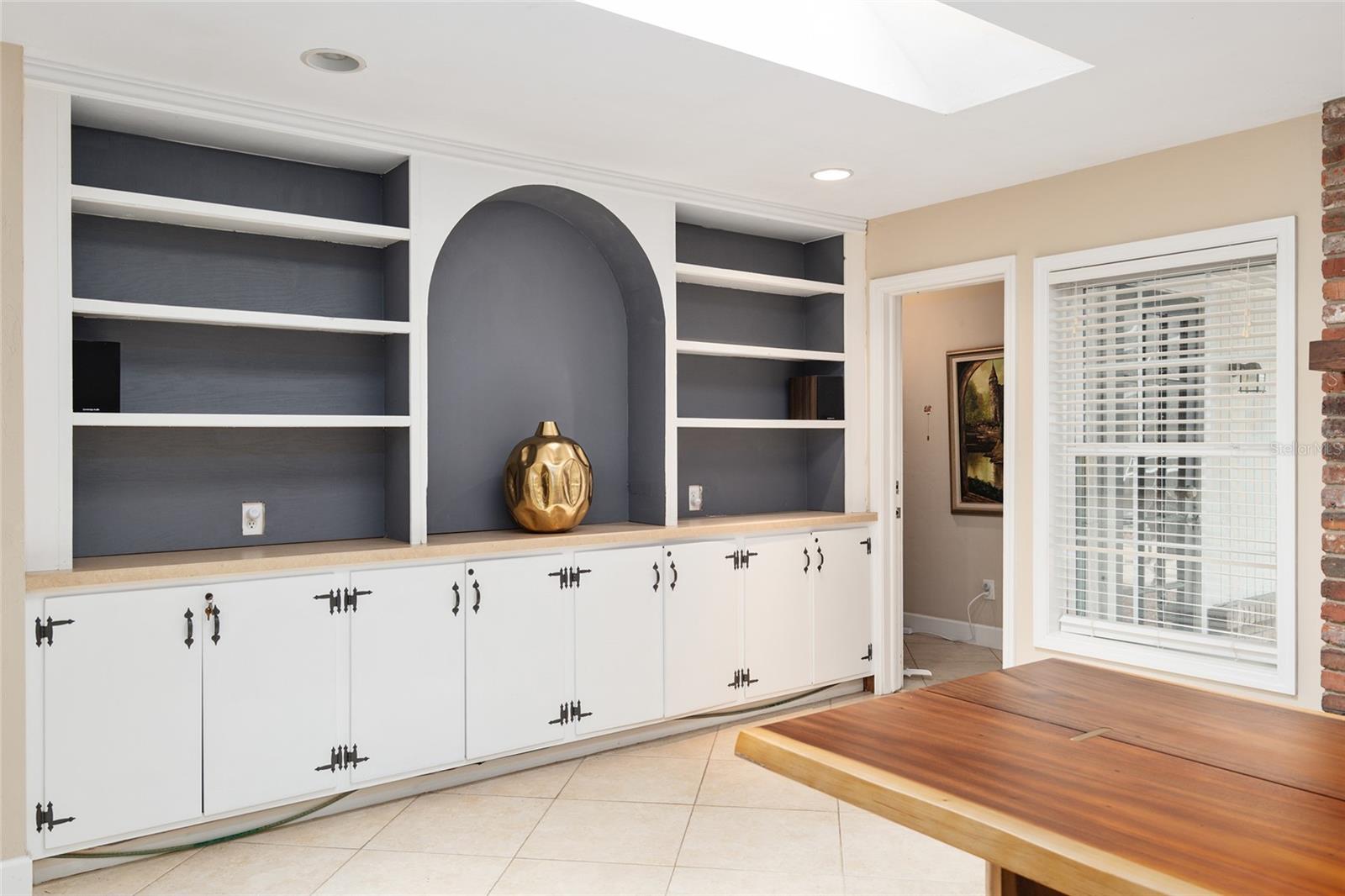 Image 21 of 92 For 2821 12th Place