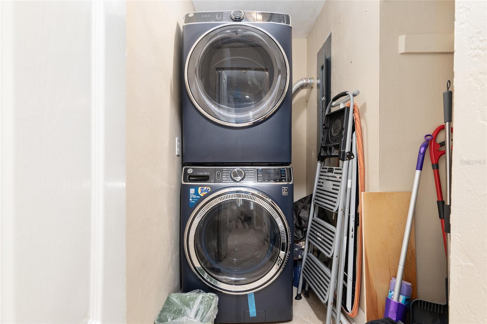 Image 44 of 92 For 2821 12th Place