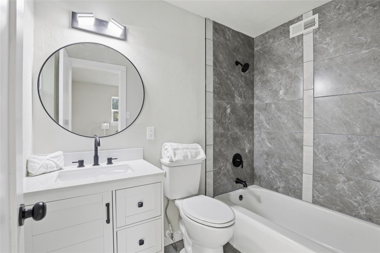 Image 18 of 27 For 601 35th Terrace