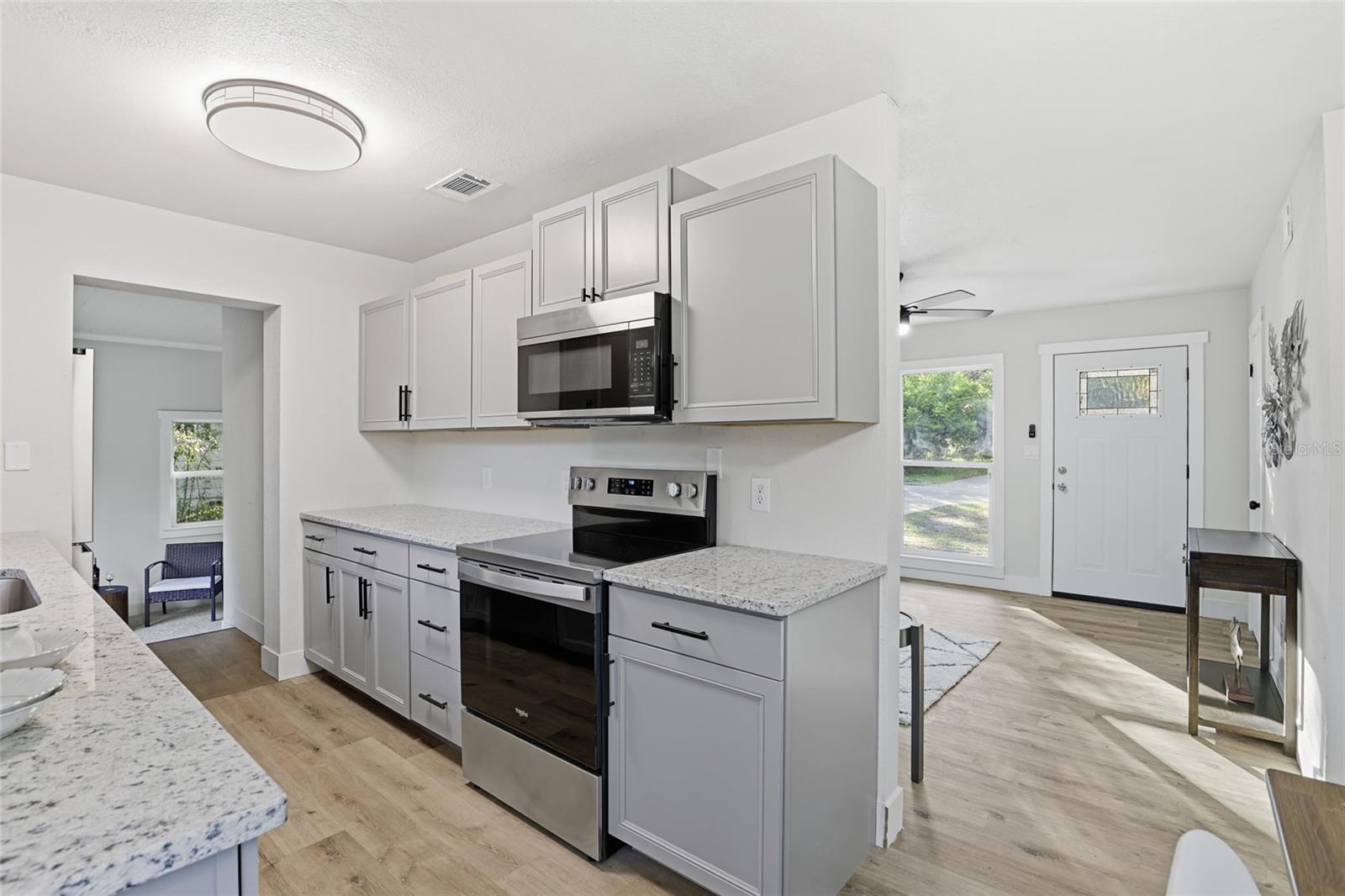 Image 6 of 27 For 601 35th Terrace