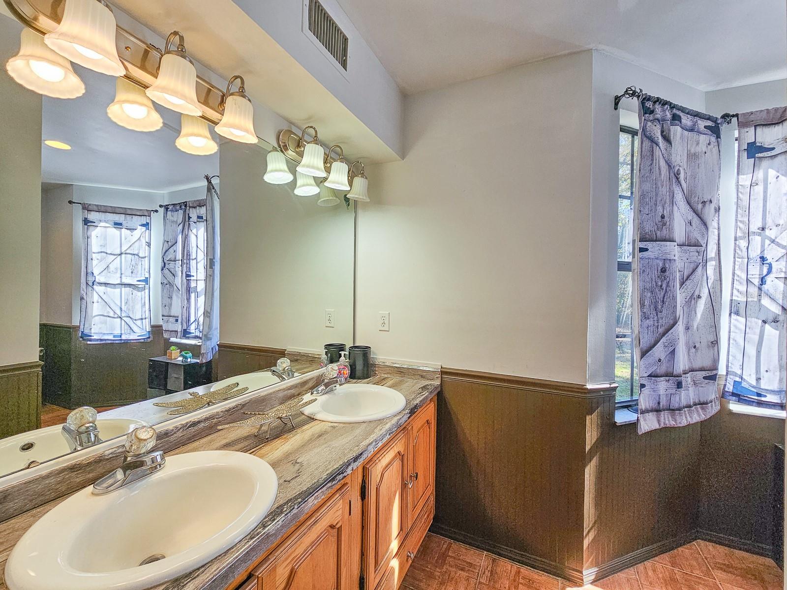 Image 22 of 58 For 5501 Carlsbad Road