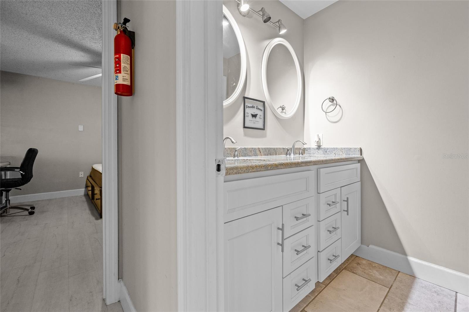 Image 14 of 31 For 2601 Archer Road 334