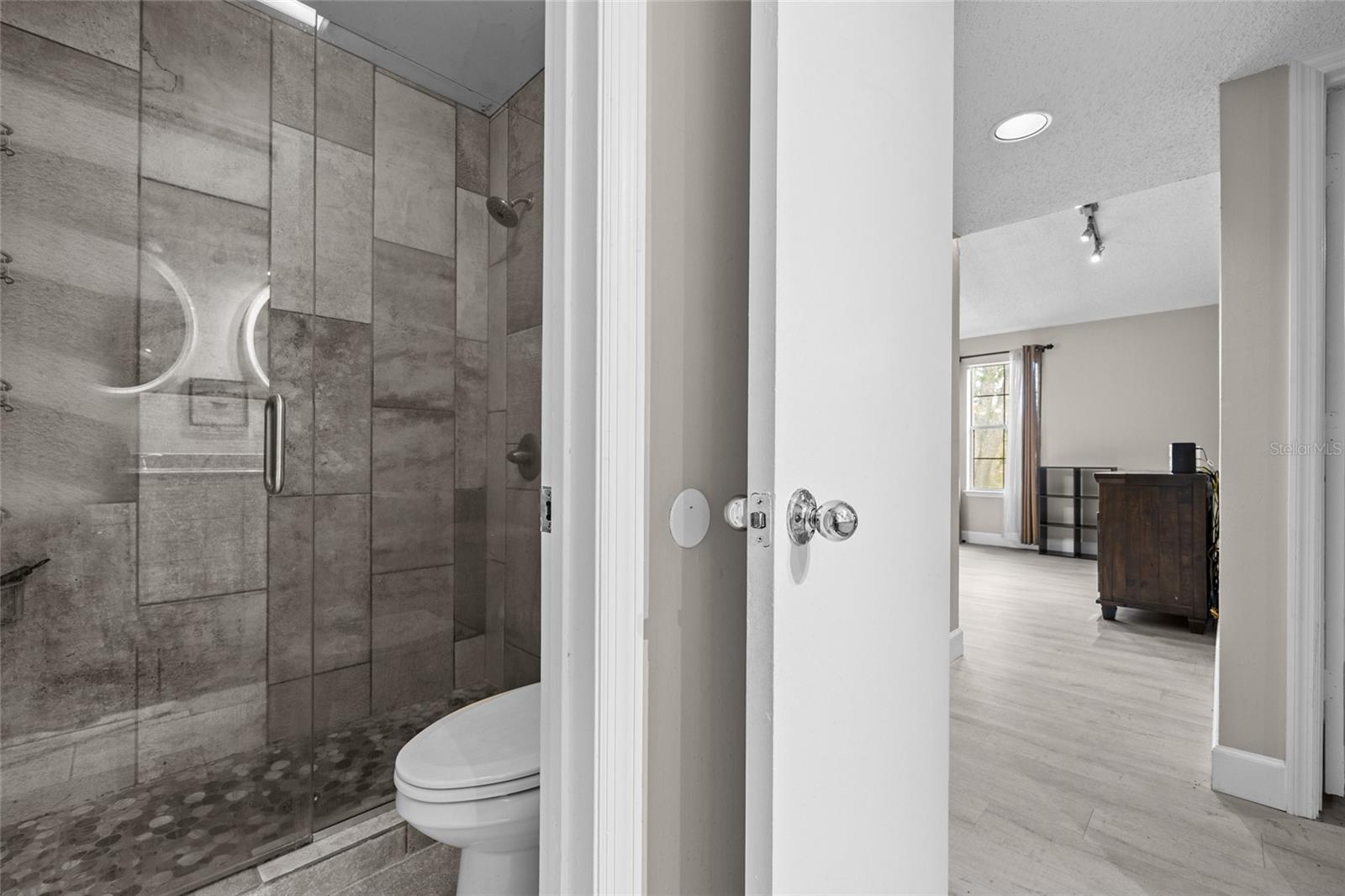 Image 15 of 31 For 2601 Archer Road 334