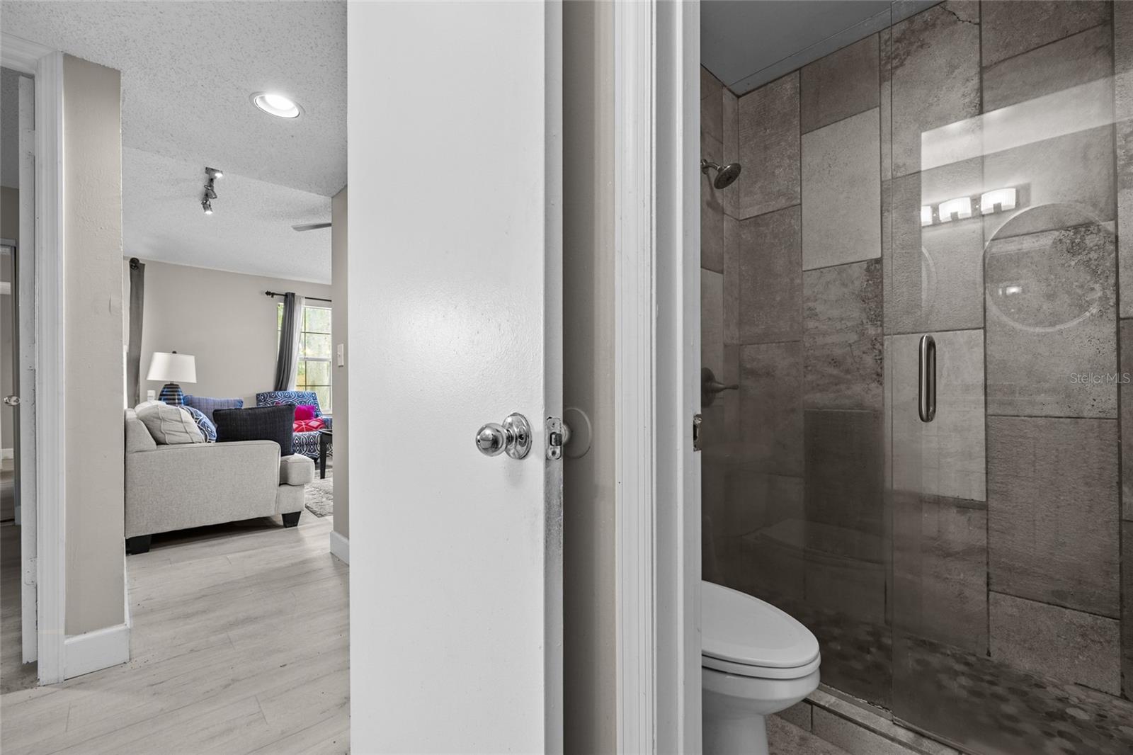 Image 22 of 31 For 2601 Archer Road 334