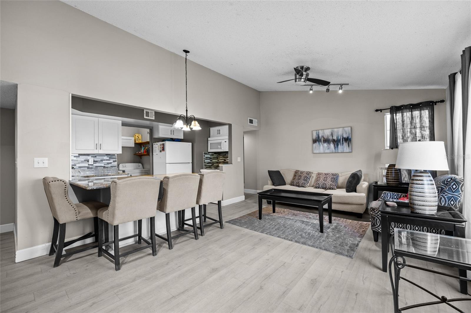 Image 6 of 31 For 2601 Archer Road 334