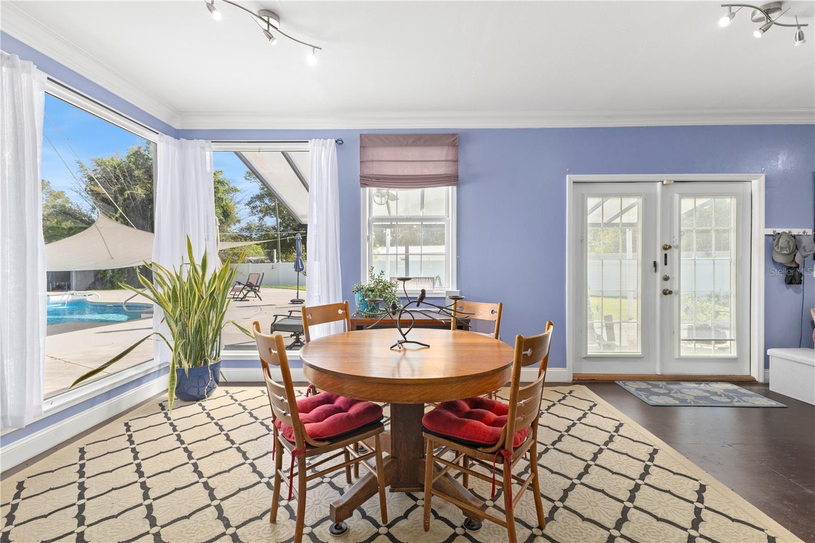 Image 7 of 40 For 208 Freeman Glen