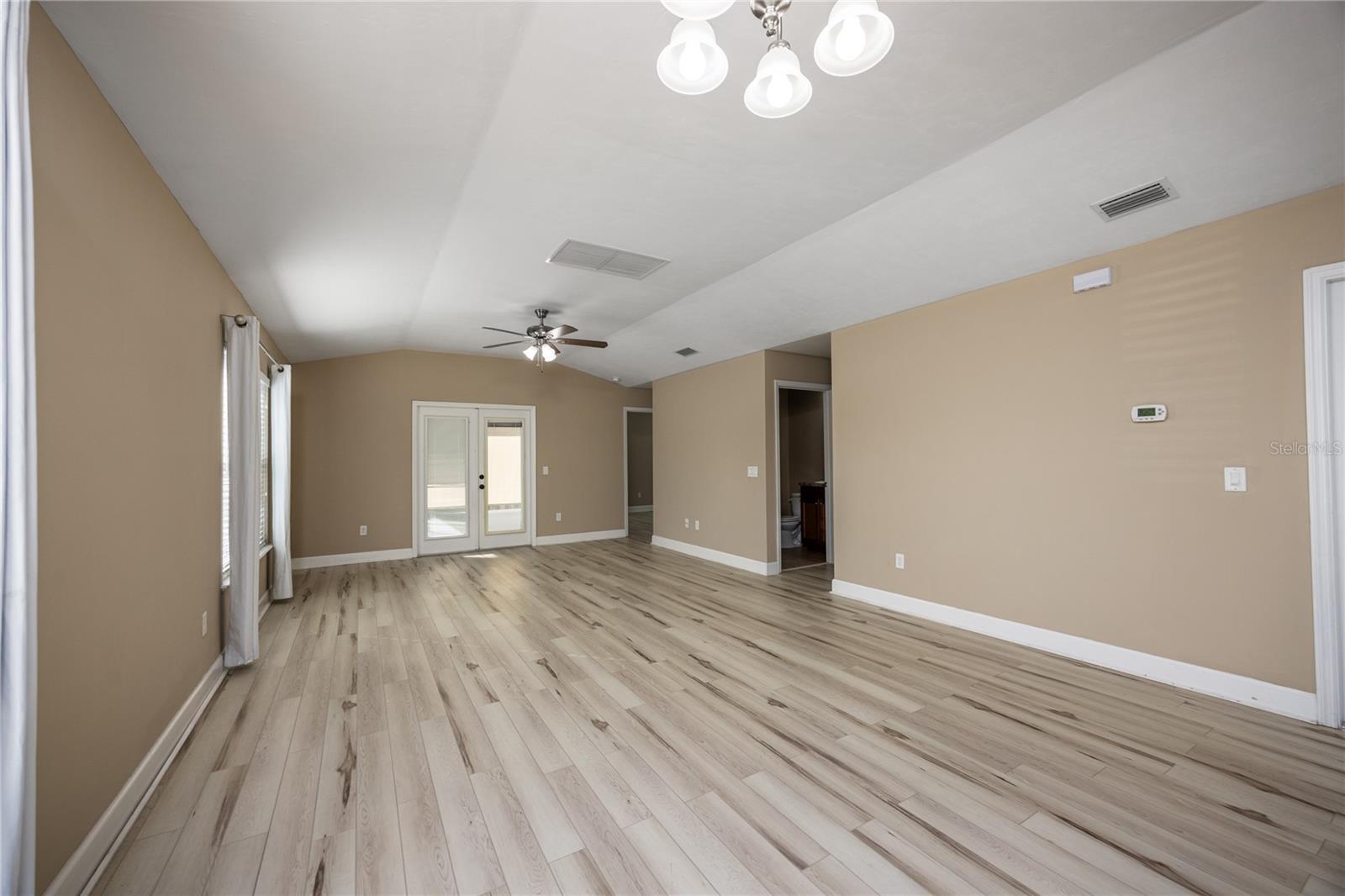 Image 7 of 33 For 470 251st Street