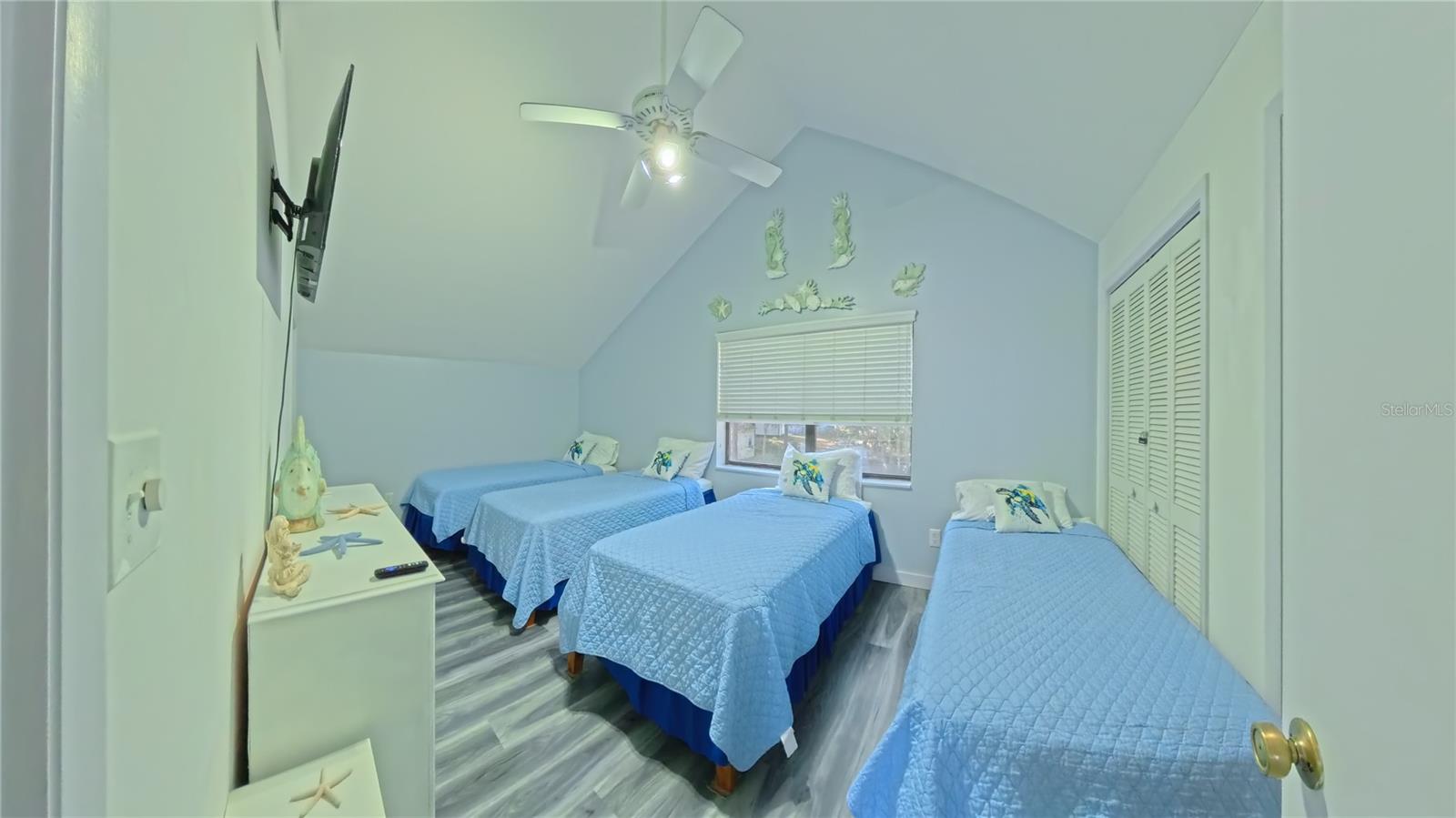 Image 6 of 16 For 202 Cue Lake Drive