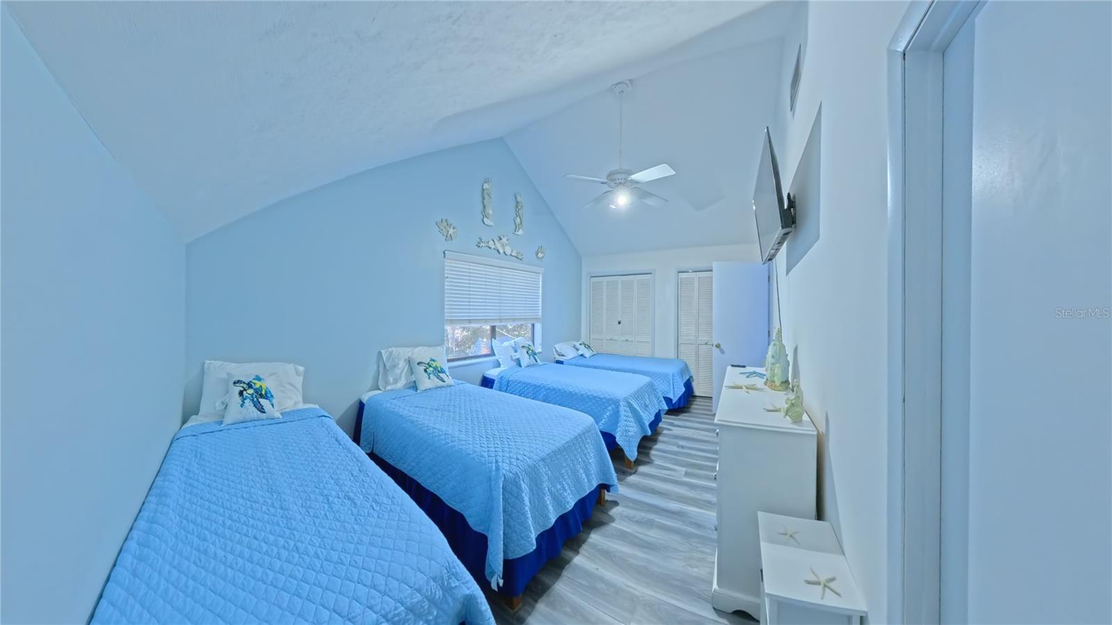 Image 8 of 16 For 202 Cue Lake Drive