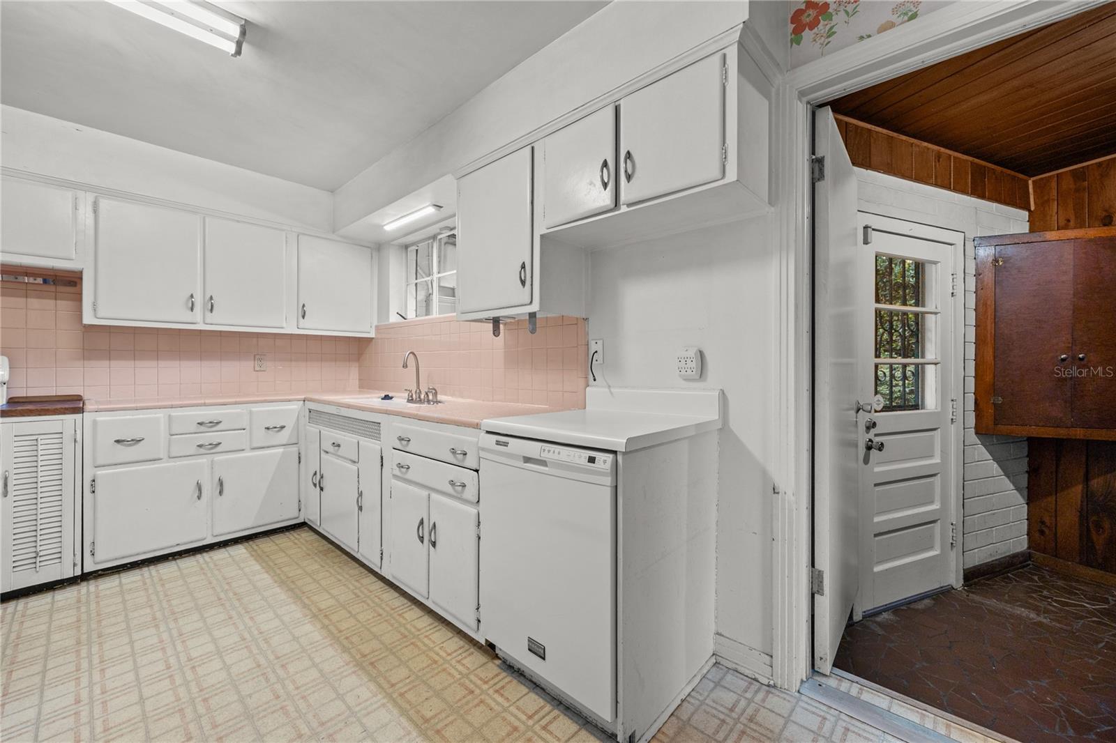 Image 16 of 33 For 2015 7th Place