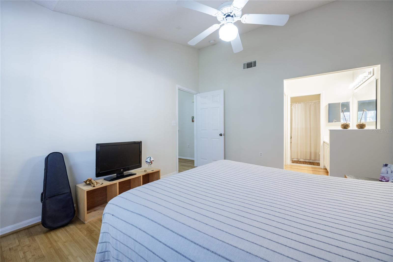 Image 12 of 32 For 10000 52nd Avenue 77