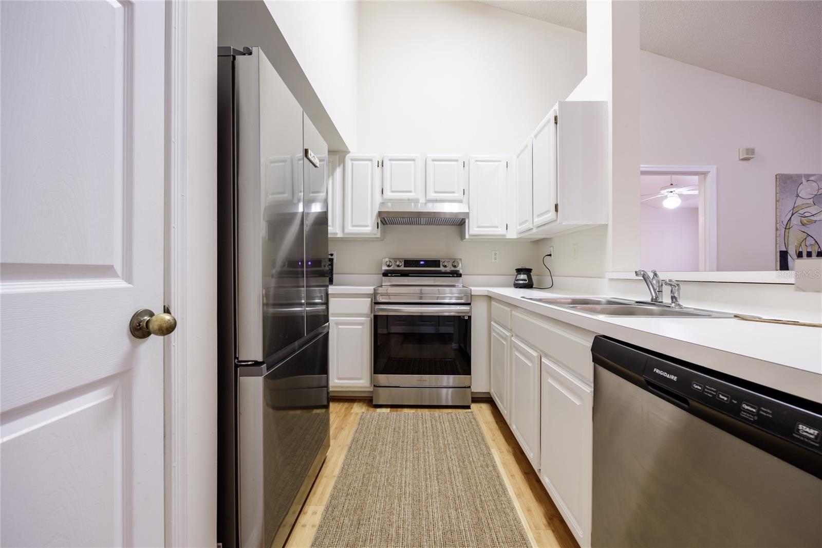 Image 19 of 32 For 10000 52nd Avenue 77