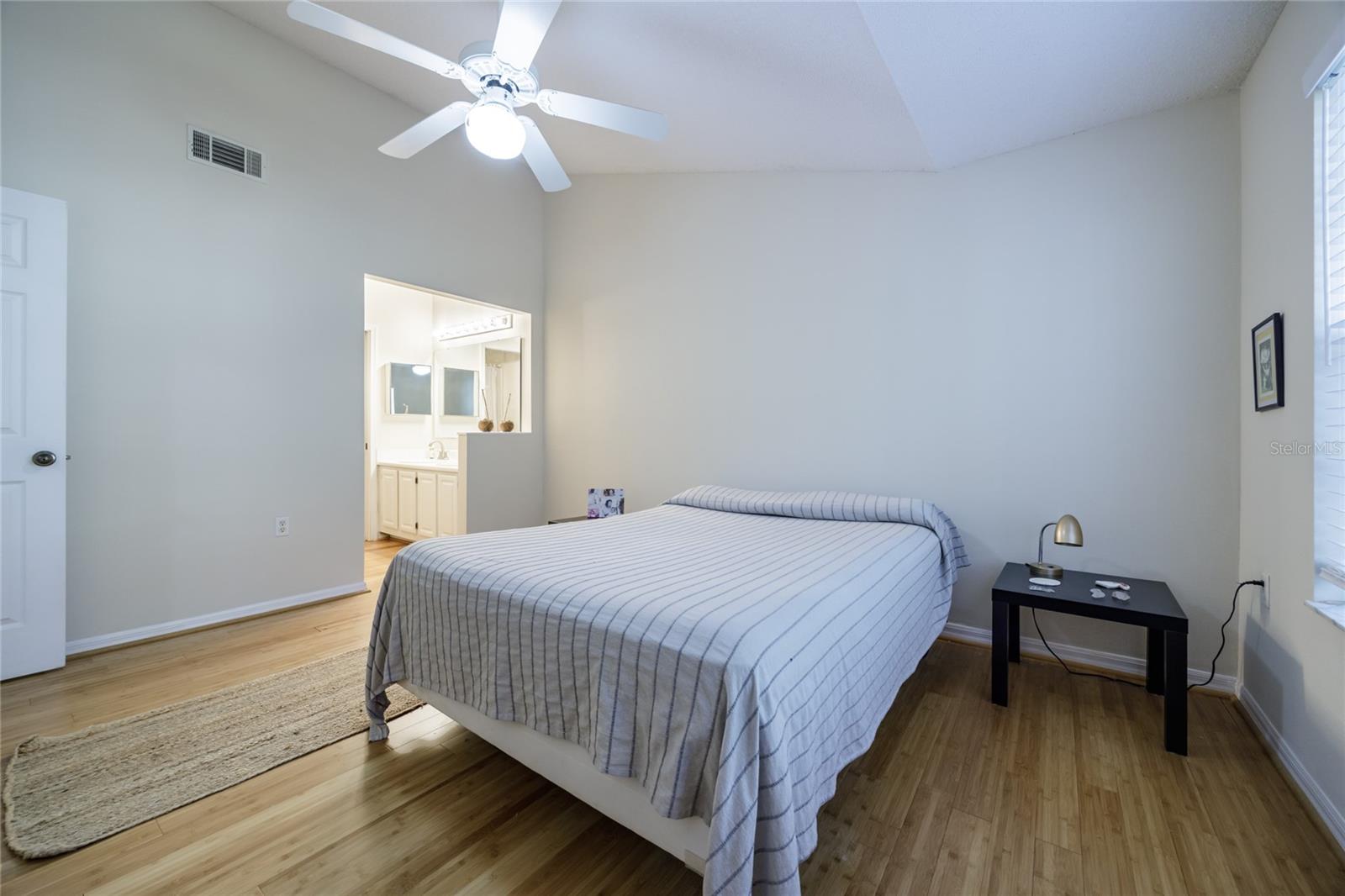 Image 9 of 32 For 10000 52nd Avenue 77