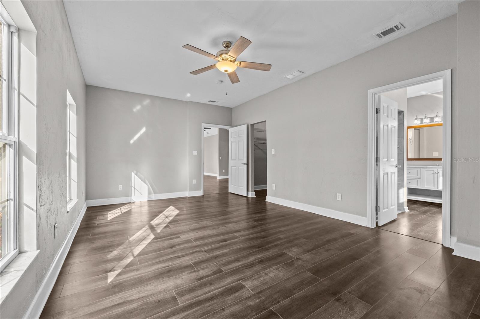 Image 21 of 41 For 5540 56th Avenue