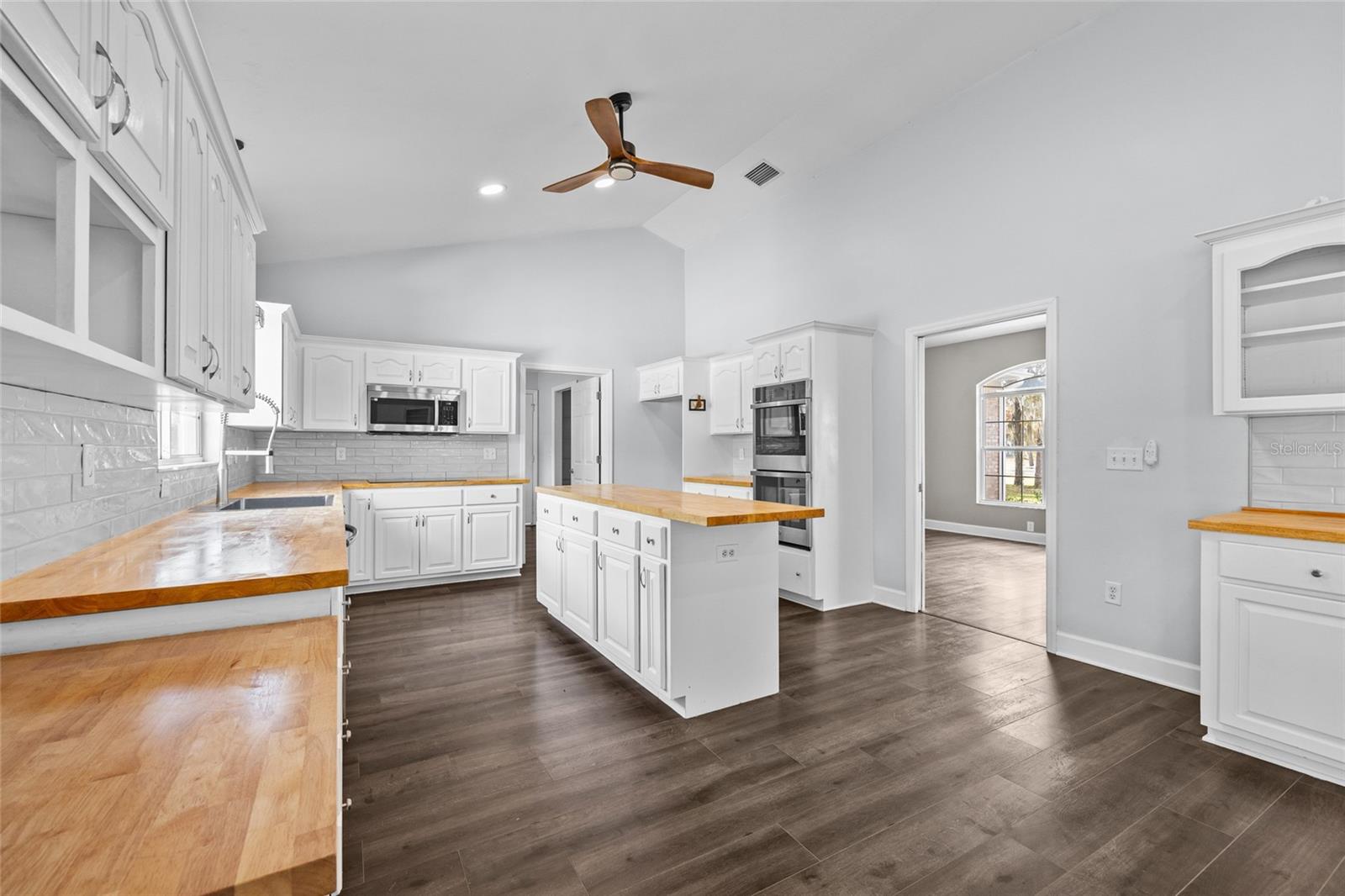 Image 7 of 41 For 5540 56th Avenue