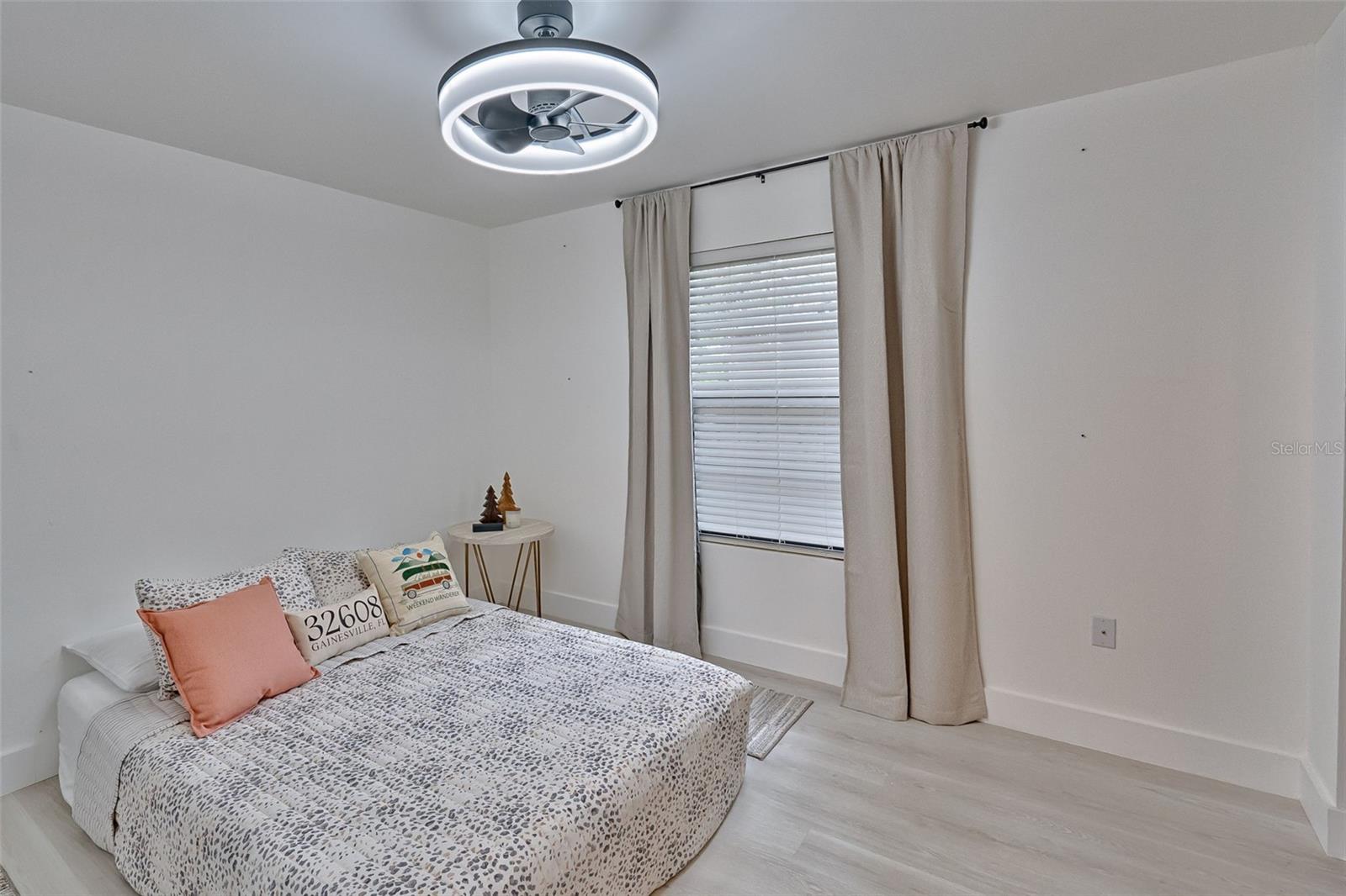 Image 18 of 33 For 4622 45th Lane