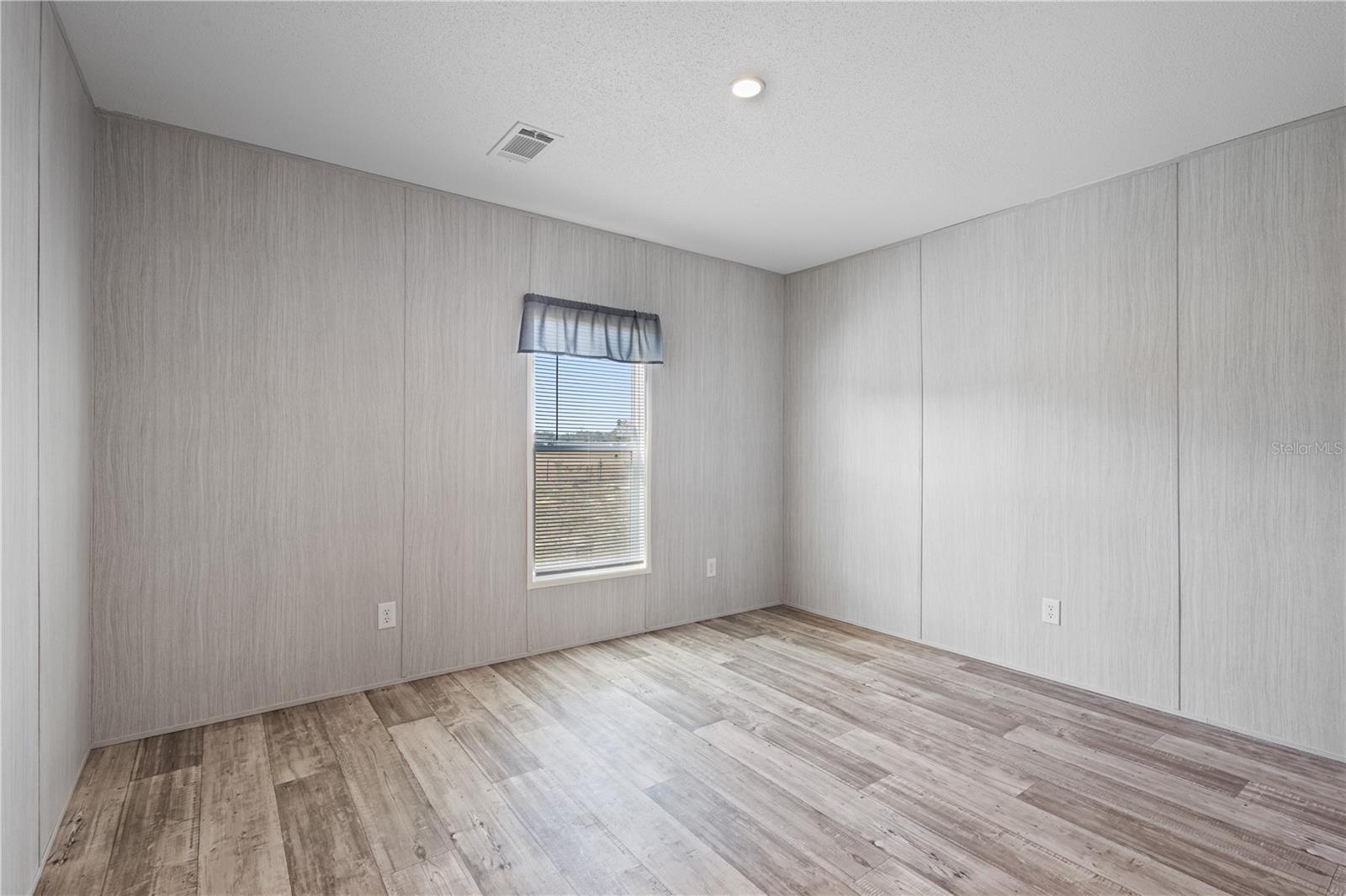 Image 21 of 41 For 11851 21st Place