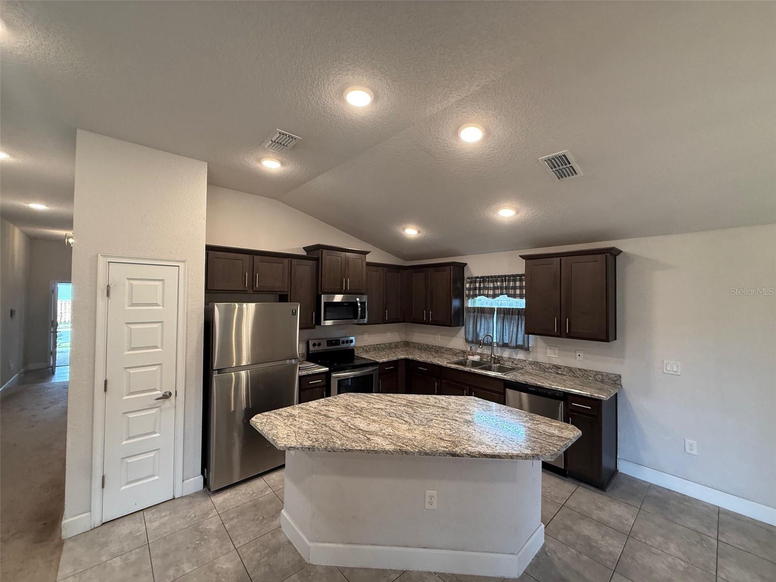 Image 5 of 16 For 15835 123rd Avenue