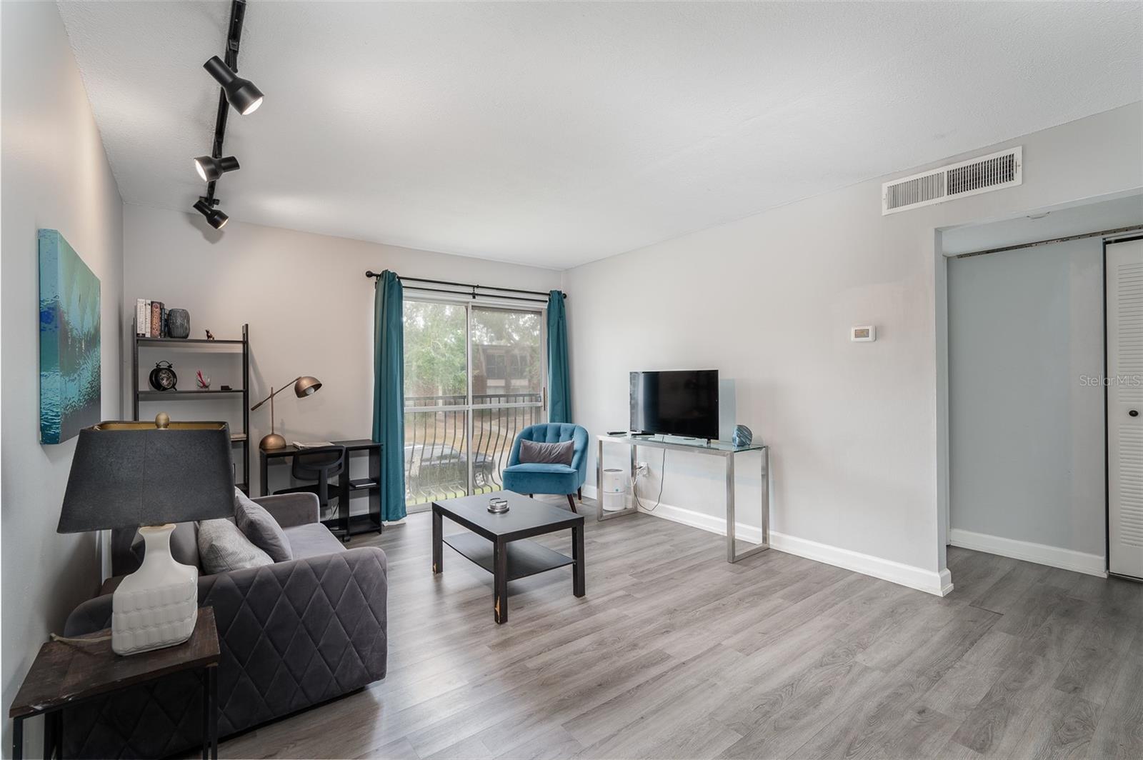 Image 3 of 22 For 1700 16th Court C25