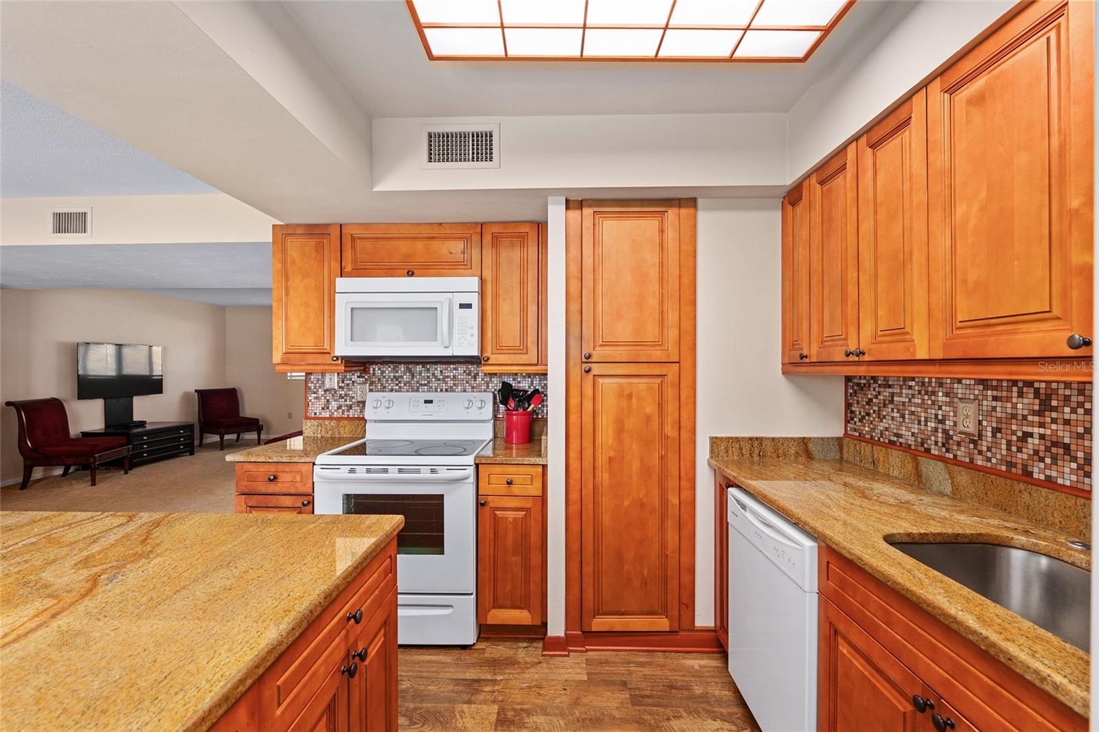 Image 14 of 62 For 401 39th Road 401c