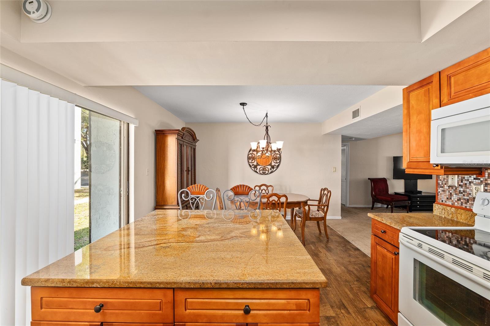 Image 16 of 62 For 401 39th Road 401c