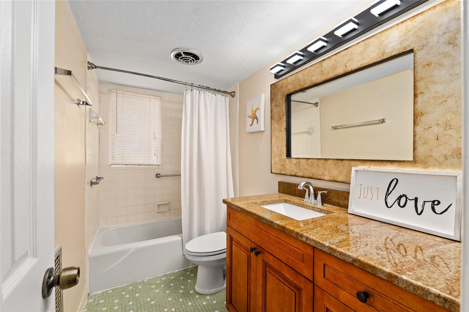 Image 20 of 62 For 401 39th Road 401c