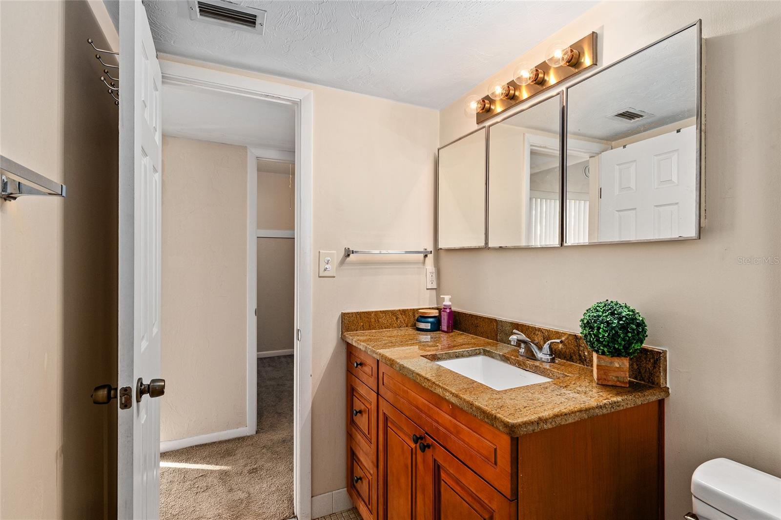 Image 31 of 62 For 401 39th Road 401c