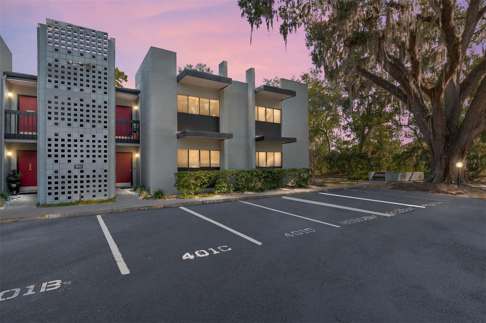 Image 40 of 62 For 401 39th Road 401c