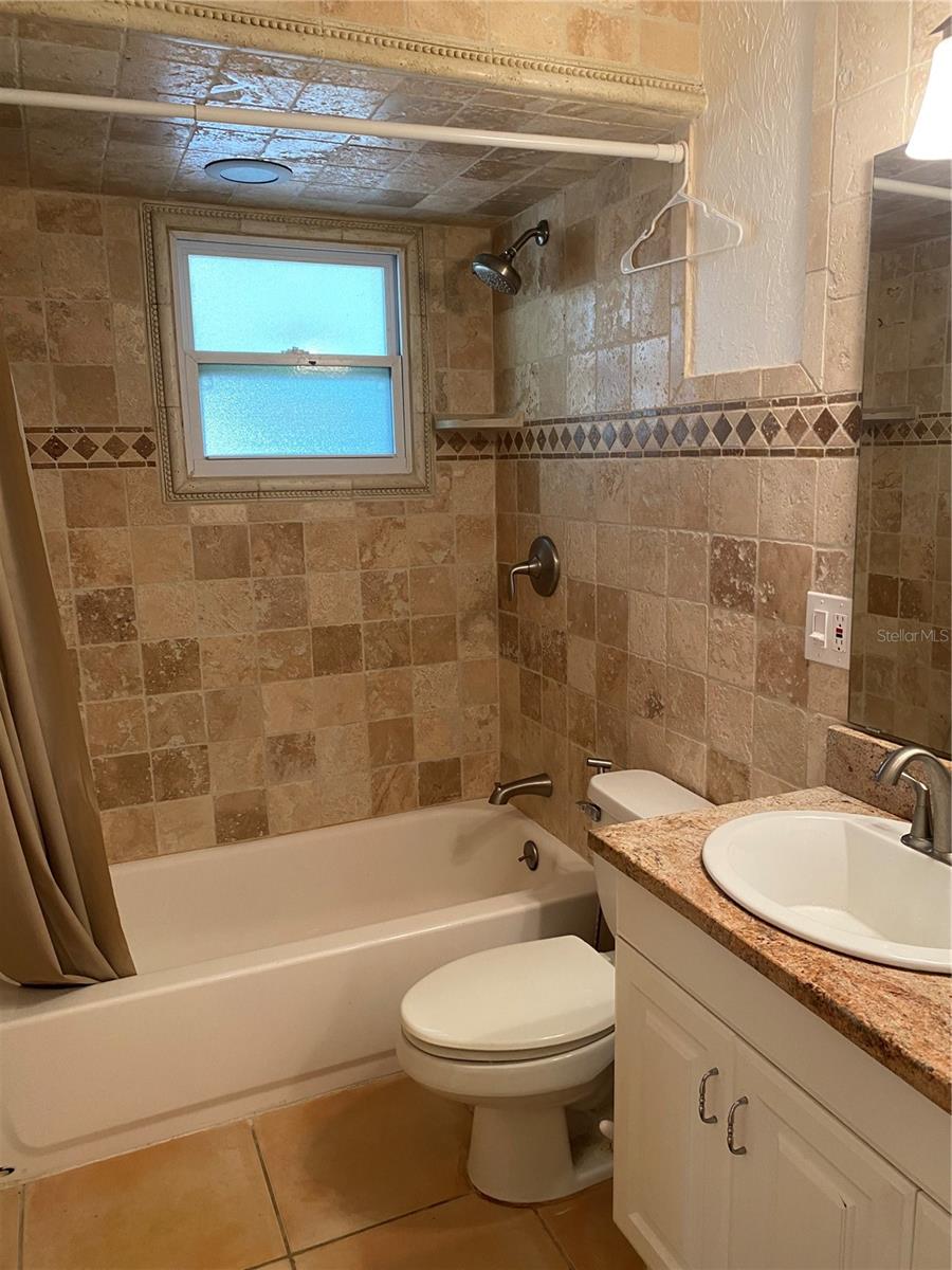 Image 10 of 13 For 2915 Ne 12 Street