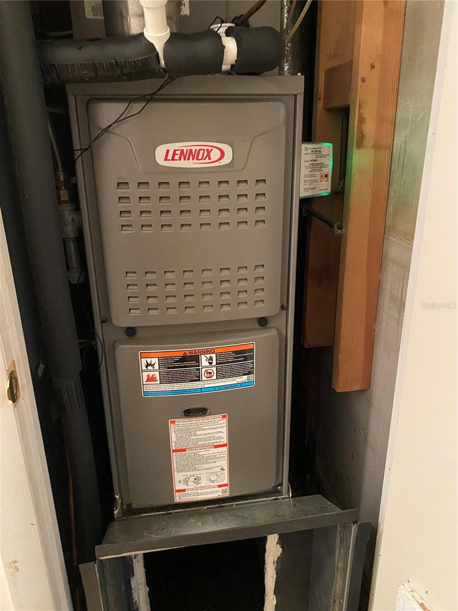 Image 12 of 13 For 2915 Ne 12 Street