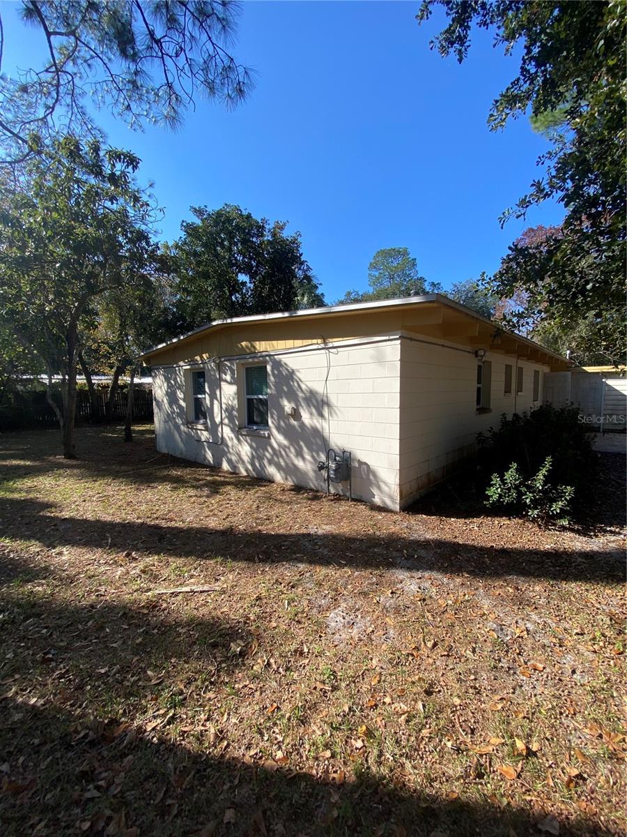 Image 4 of 13 For 2915 Ne 12 Street