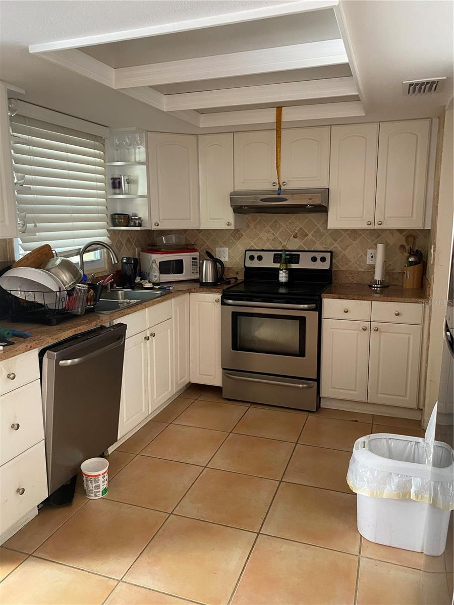 Image 5 of 13 For 2915 Ne 12 Street