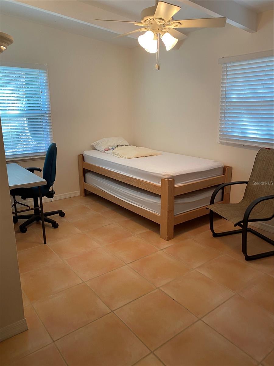 Image 9 of 13 For 2915 Ne 12 Street