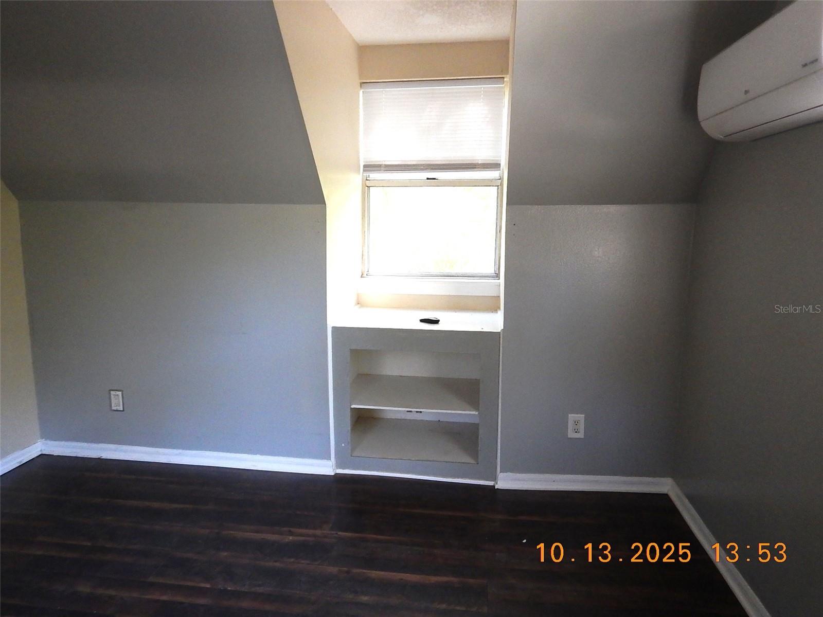 Image 27 of 37 For 2751 24th Place