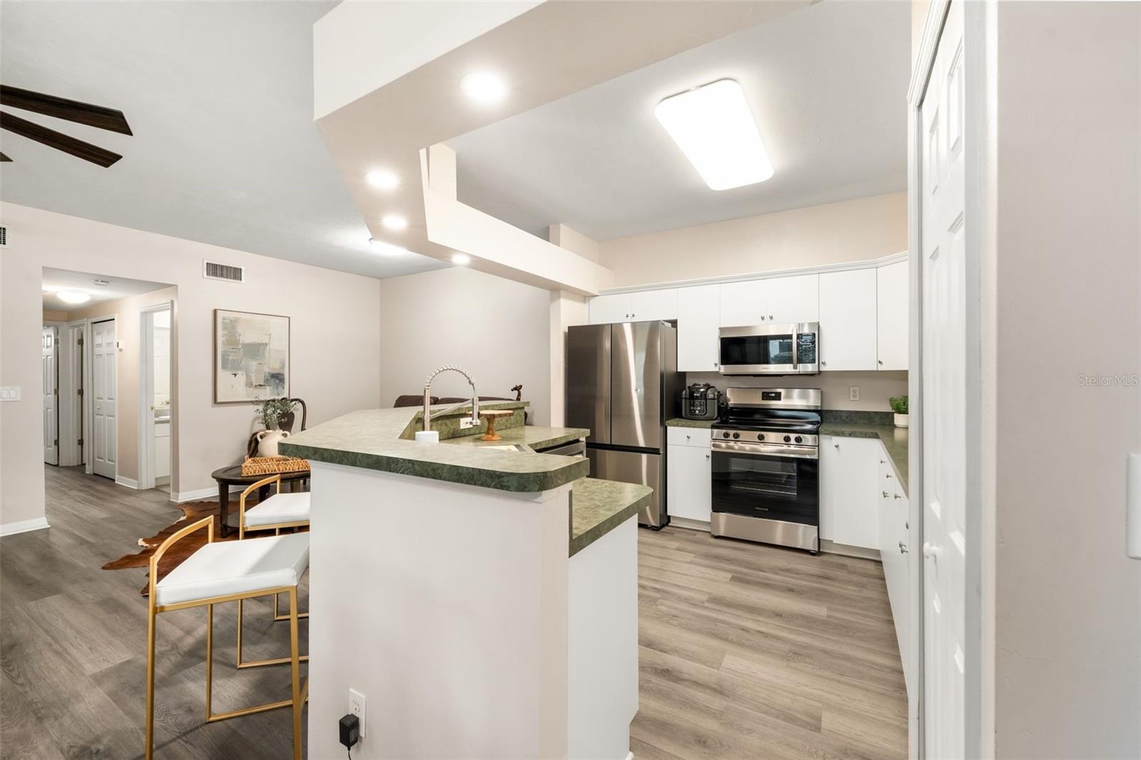 Image 6 of 40 For 10510 28th Place