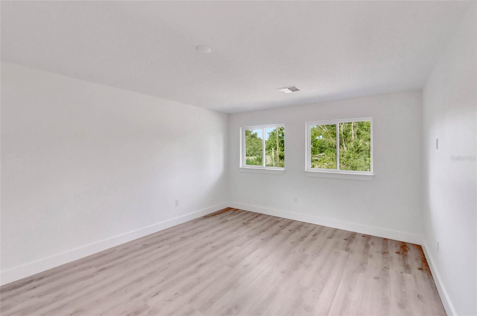 Image 14 of 34 For 16171 243rd Way