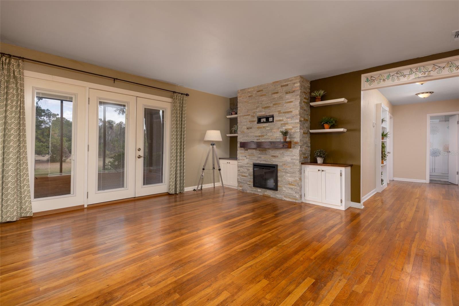 Image 15 of 44 For 7915 Breezy Point Road W