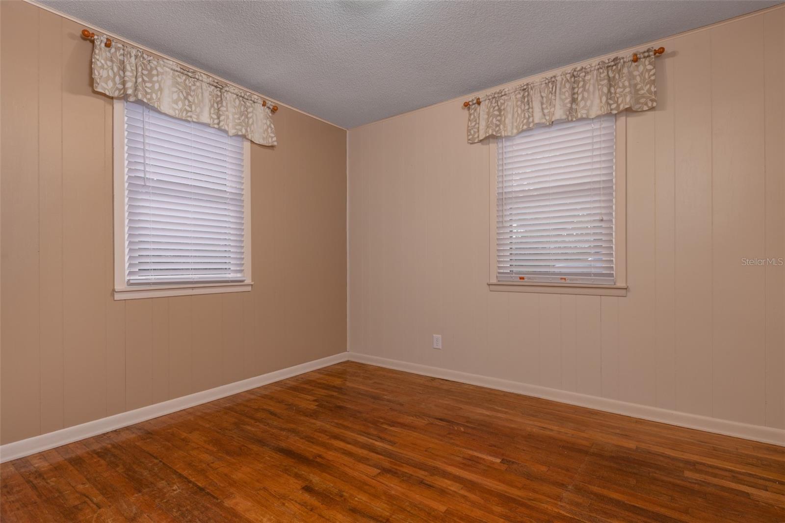 Image 20 of 44 For 7915 Breezy Point Road W