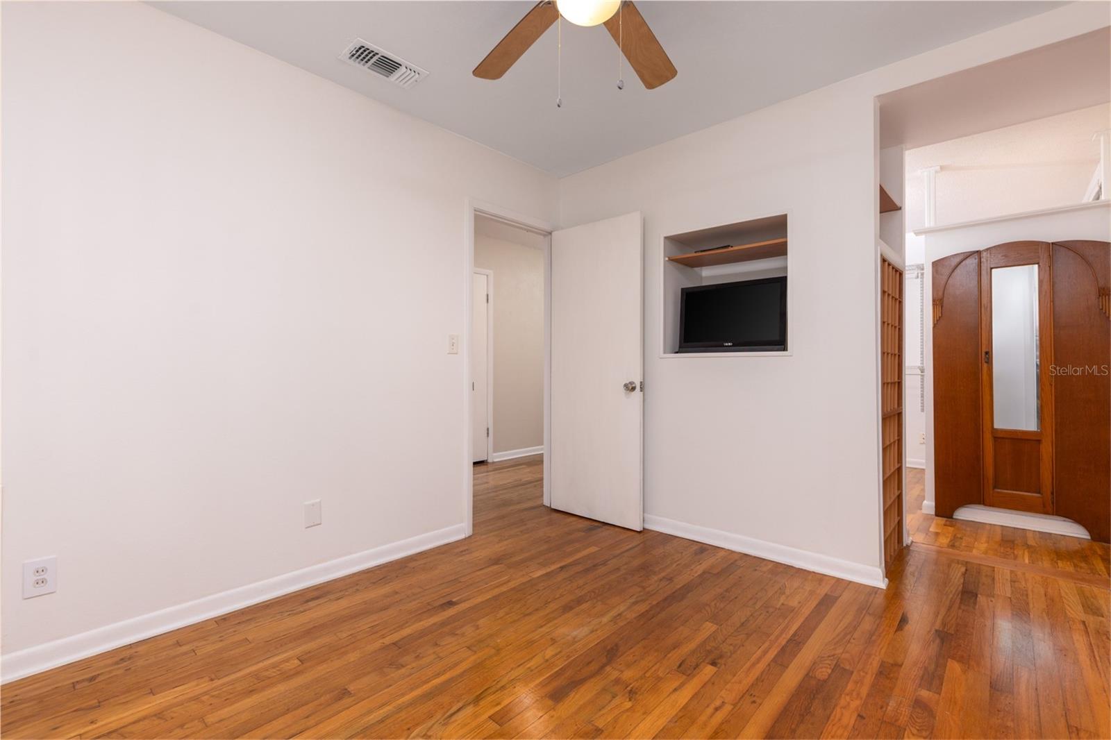 Image 22 of 44 For 7915 Breezy Point Road W