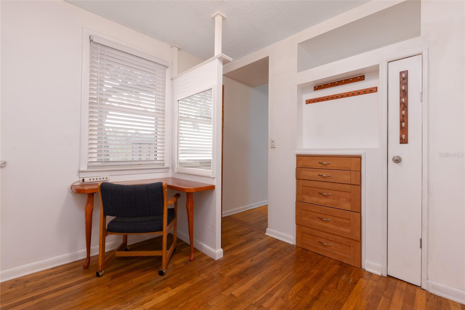 Image 26 of 44 For 7915 Breezy Point Road W