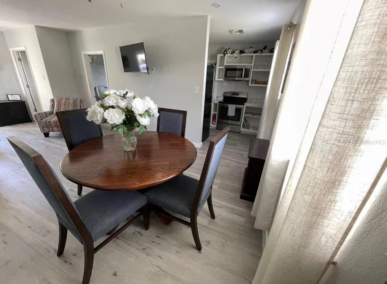 Image 8 of 15 For 16900 Lincoln Street